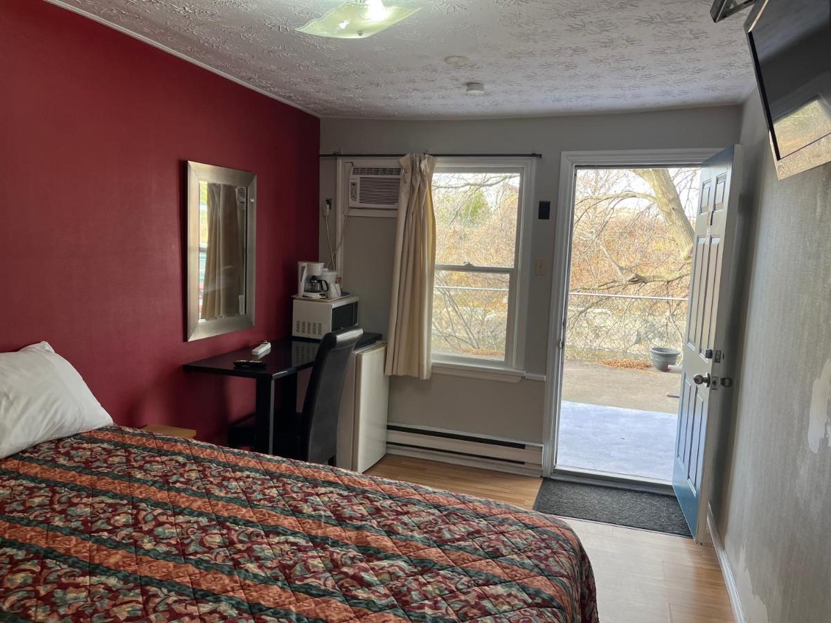 Blind River Old Mill Motel מראה חיצוני תמונה