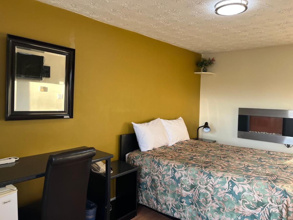 Blind River Old Mill Motel מראה חיצוני תמונה