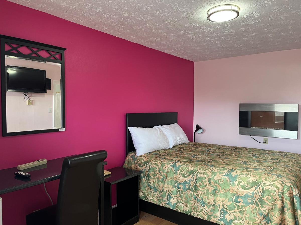 Blind River Old Mill Motel מראה חיצוני תמונה