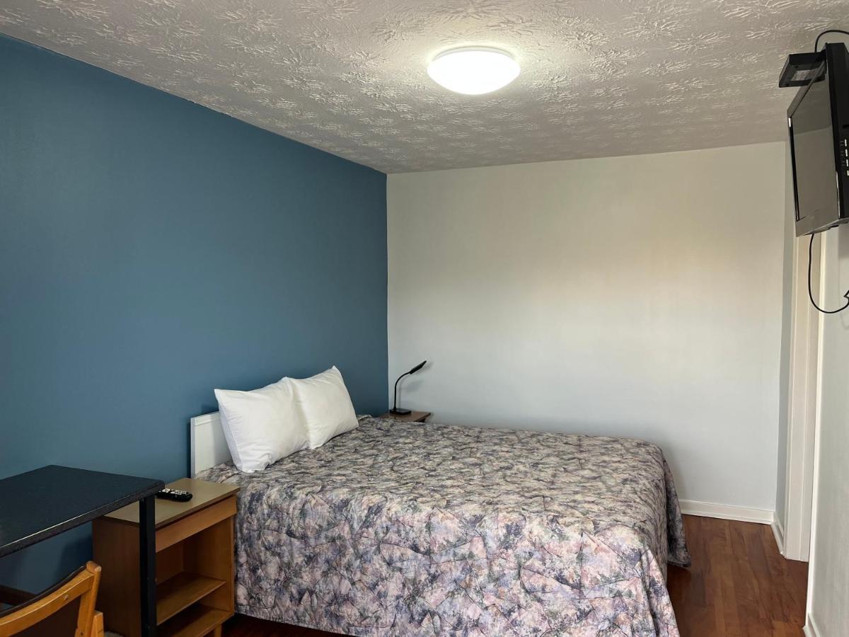 Blind River Old Mill Motel מראה חיצוני תמונה