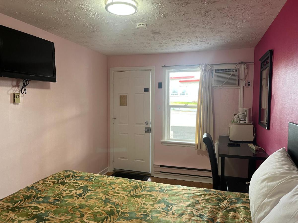 Blind River Old Mill Motel מראה חיצוני תמונה