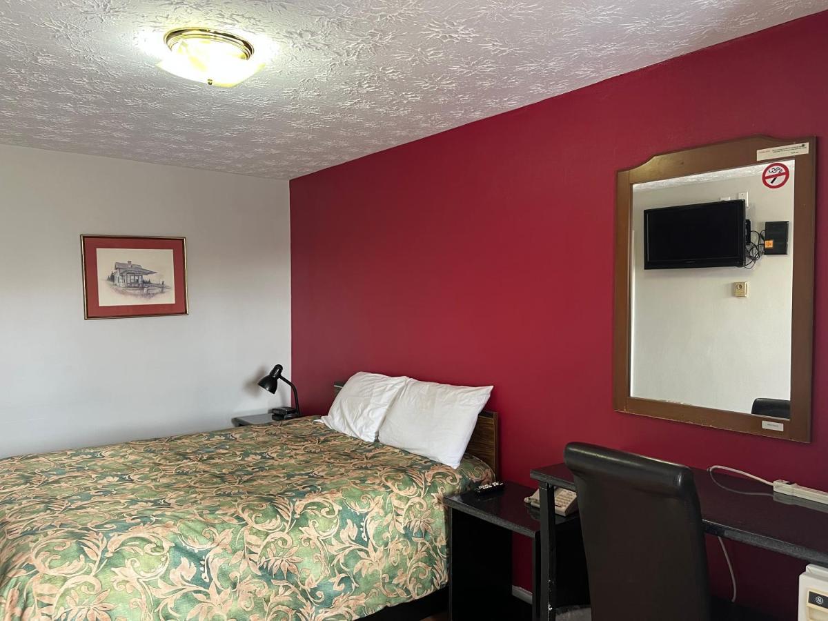 Blind River Old Mill Motel מראה חיצוני תמונה