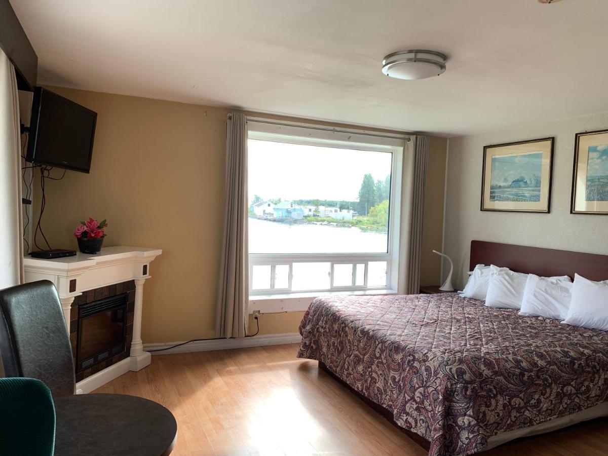 Blind River Old Mill Motel מראה חיצוני תמונה