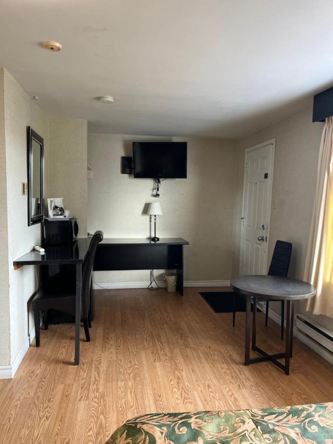 Blind River Old Mill Motel מראה חיצוני תמונה