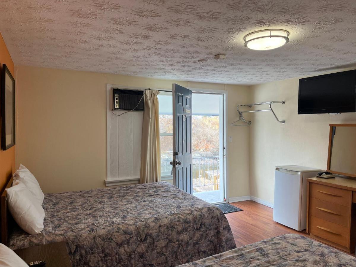 Blind River Old Mill Motel מראה חיצוני תמונה