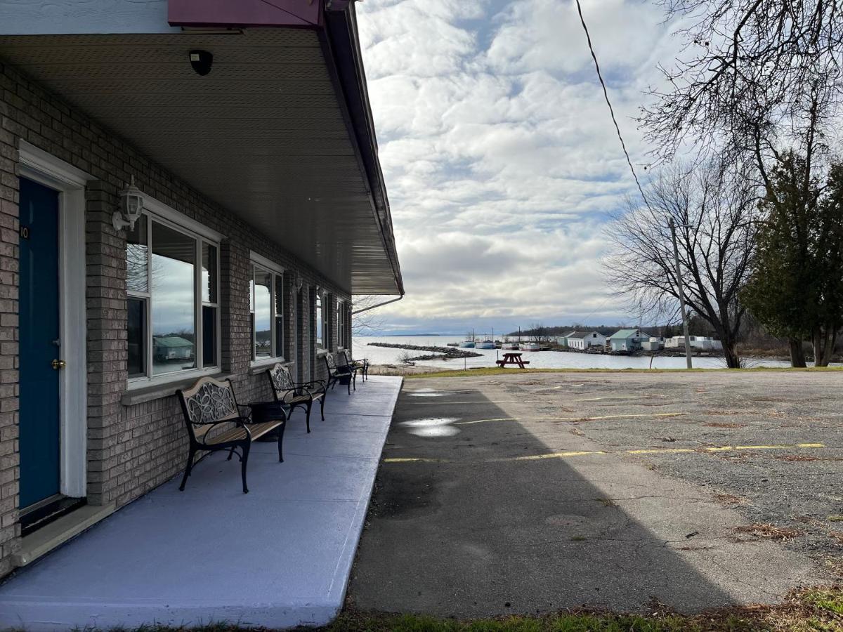 Blind River Old Mill Motel מראה חיצוני תמונה