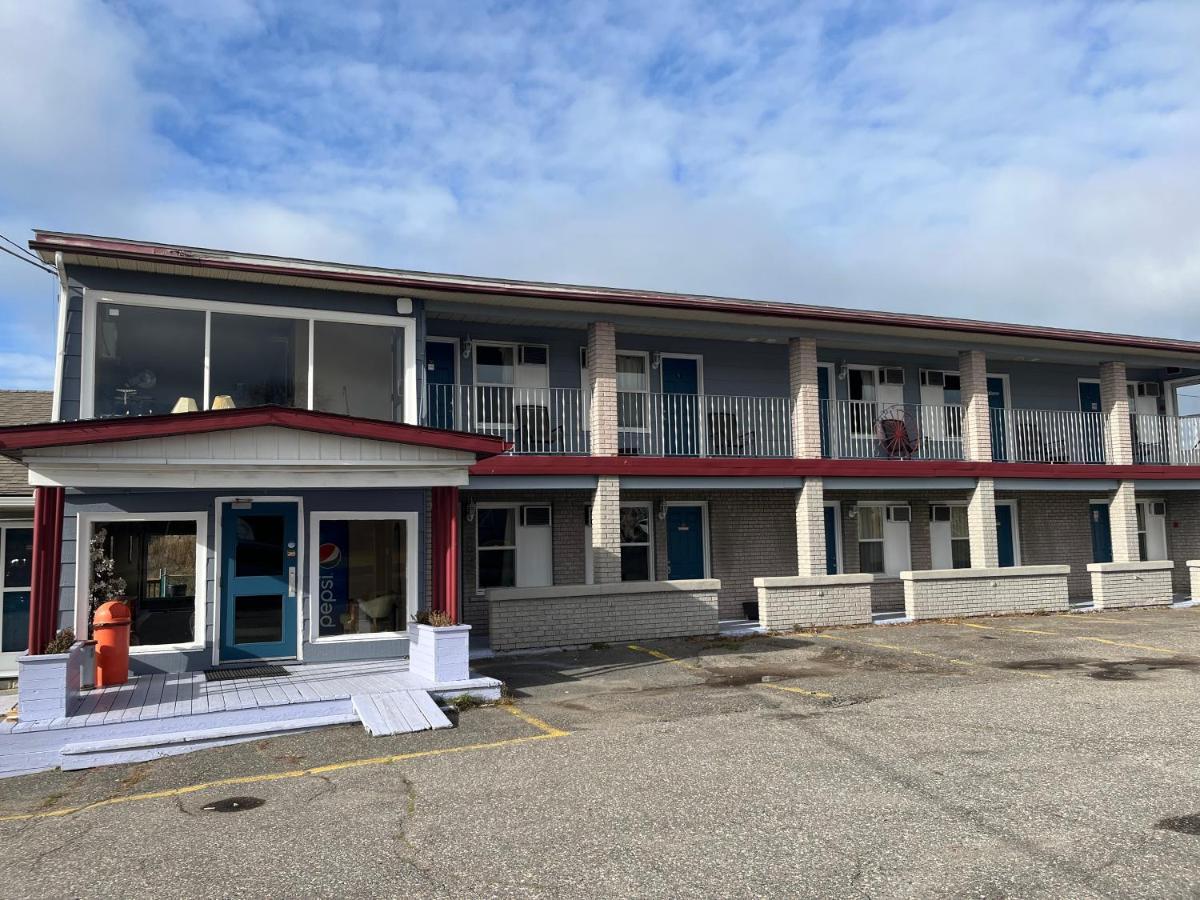 Blind River Old Mill Motel מראה חיצוני תמונה