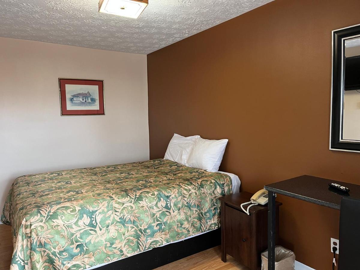 Blind River Old Mill Motel מראה חיצוני תמונה
