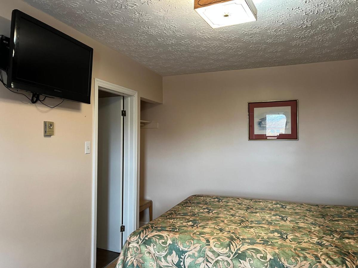 Blind River Old Mill Motel מראה חיצוני תמונה
