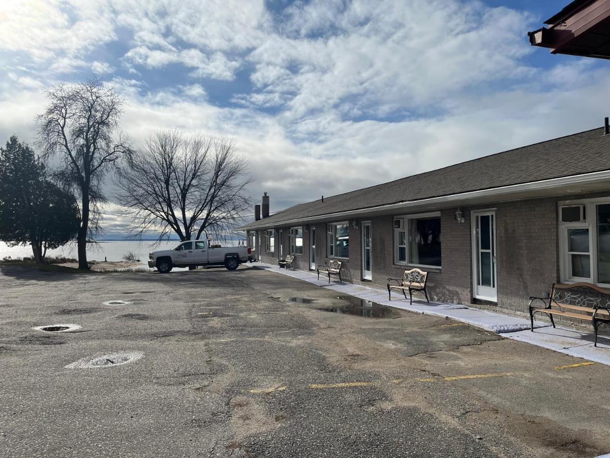 Blind River Old Mill Motel מראה חיצוני תמונה
