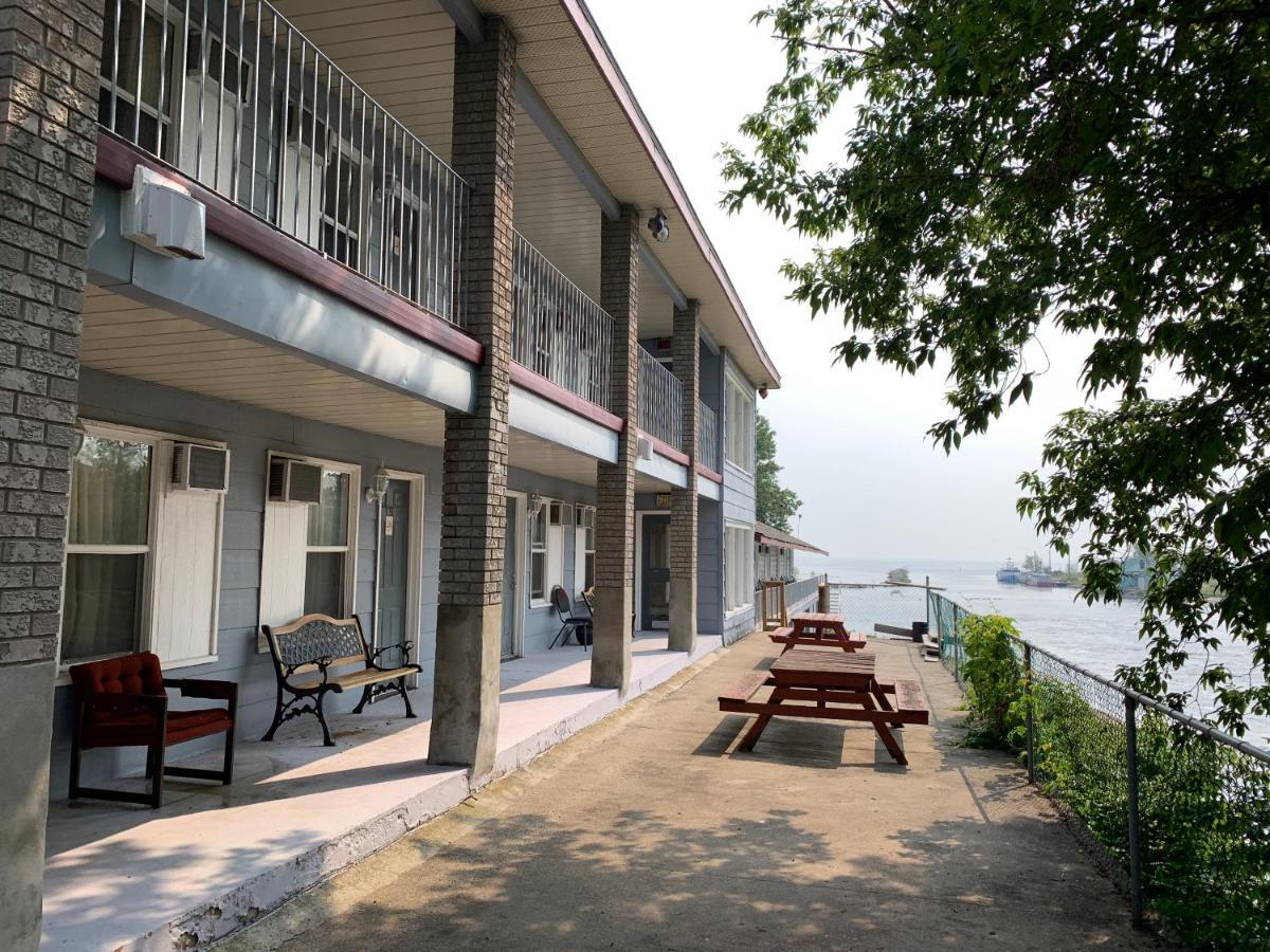 Blind River Old Mill Motel מראה חיצוני תמונה