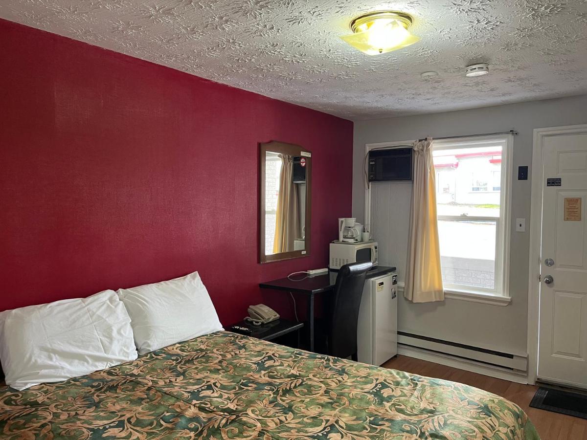 Blind River Old Mill Motel מראה חיצוני תמונה