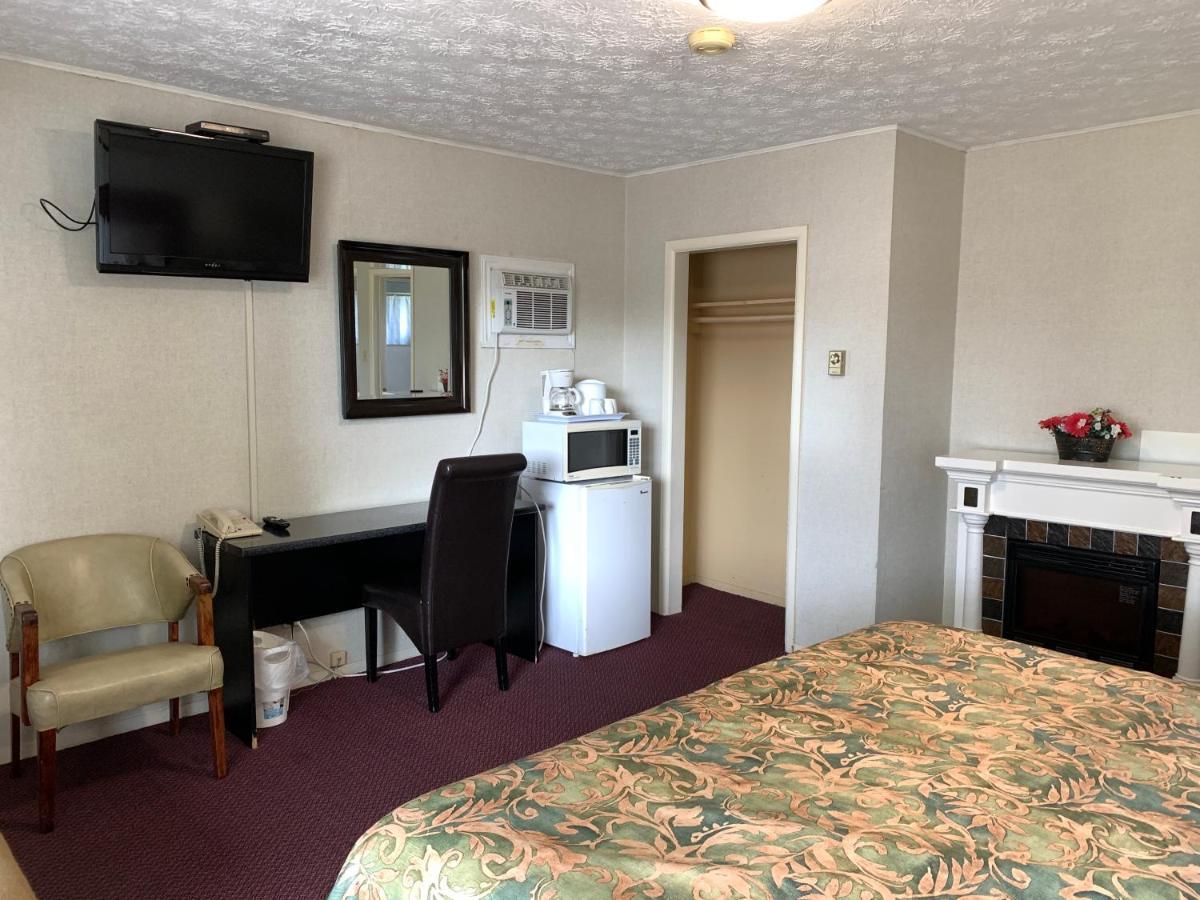 Blind River Old Mill Motel מראה חיצוני תמונה