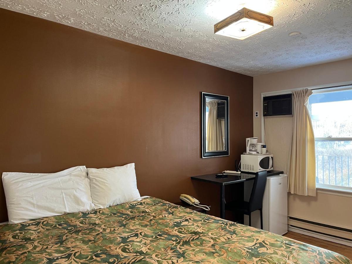 Blind River Old Mill Motel מראה חיצוני תמונה