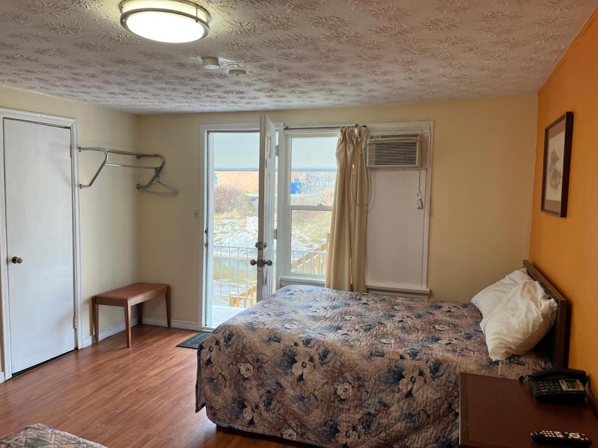 Blind River Old Mill Motel מראה חיצוני תמונה