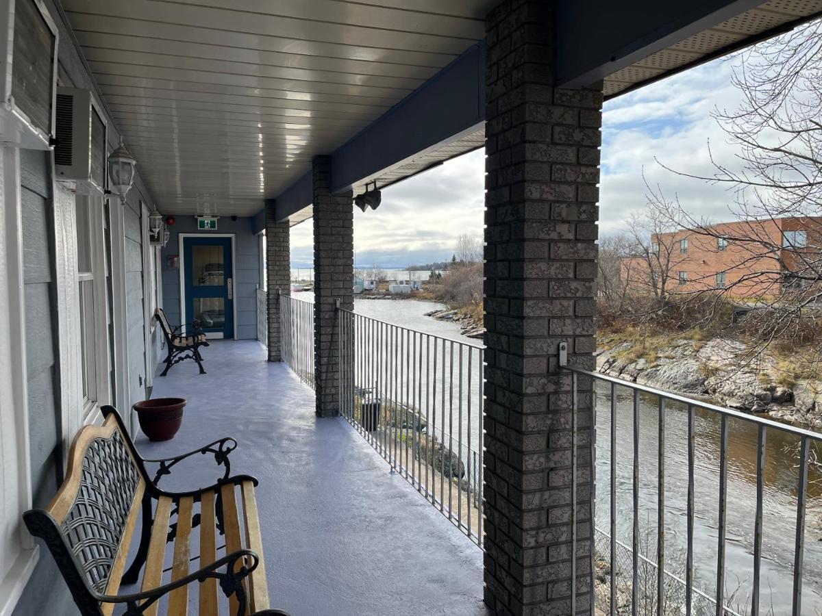 Blind River Old Mill Motel מראה חיצוני תמונה